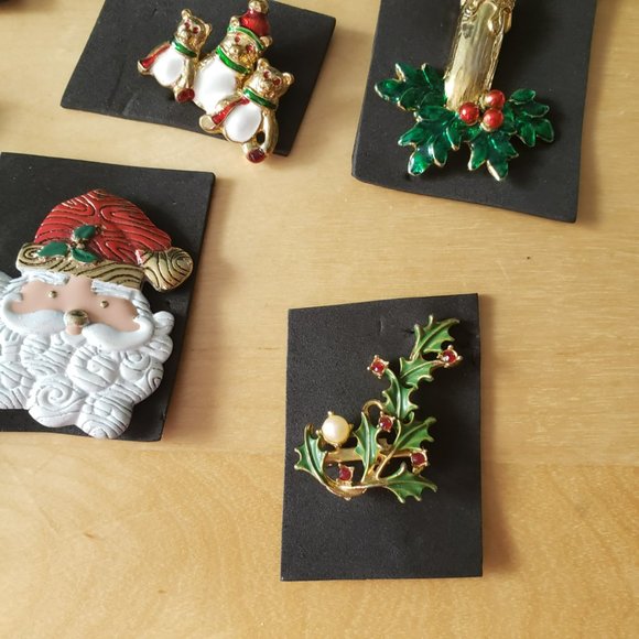 8 Christmas Brooch Pins and 3 Earrings - Picture 7 of 9